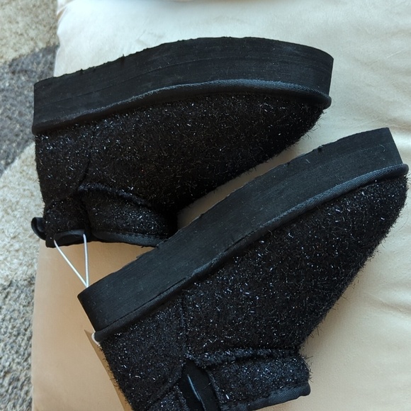BearPaw Shoes - Bearpaw Black Sparkle Boots Ankle US size 5 Shalini Youth wool blend lining